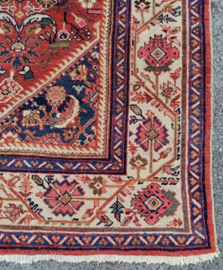 Persian Mahal Carpet 

Circa 1890

Size : 260x365 cm                         