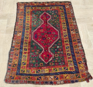 Kurdish Carpet 

Size : 140 x 198 cm 

RR has an email problem please reach me directly on this mail : alpagutrugs@gmail.com           