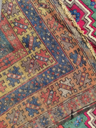 Kurdish Carpet 

Size : 140 x 198 cm 

RR has an email problem please reach me directly on this mail : alpagutrugs@gmail.com           
