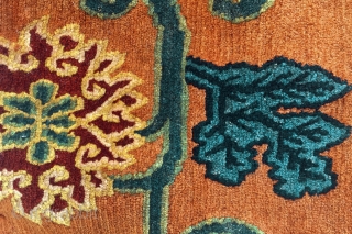 Tibetan rug
early 20th century
0,60 m x 0,84 m
                         
