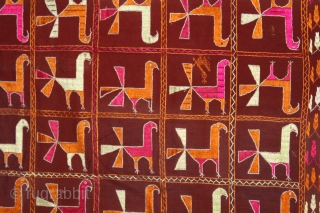 Phulkari From East(Punjab)India Called As Moor(Peacock) phulkari.Rare Figure Design.Floss Silk on Hand Spun Cotton khaddar Cloth.(DSL05130).                 
