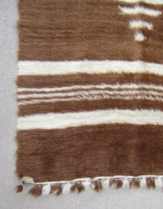Child's Siirt blanket.....Southeast Anatolia ....mid 20th C....angora goat hair on cotton string....very unusual ....Dowry piece in un-used condition...
3'x 5'3" ( 90 x 160cm )         