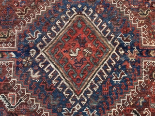 Wonderful and lively antique Shiraz rug with many birds and other animals. 5ft x 3ft 6in Beautiful colors in this piece! Freshly washed so the colors look even better now.

Let me know  ...
