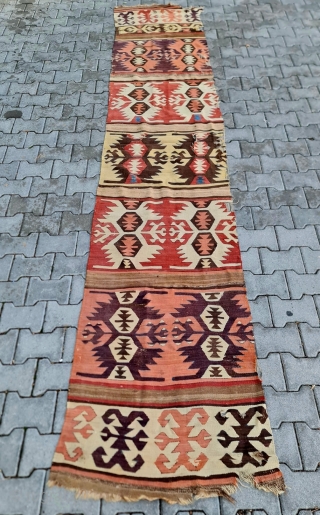 Size: 75 x 375 cm,
Central anatolia, Konya (Karapina)
Camel wool.                        