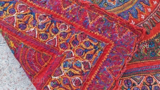 Hüseyin Arisoy 
Old qasqai textile ...
 Size ; 85x85 cm,
Kirman.                       