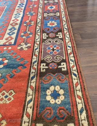 ANTIQUE CAUCASIAN KAZAK SEVAN  MEASURRES  2.35 X1,45  TH 19 CENTRUY  1860 CIRCA. ECCELLENT.  CONDITION ORIGINAL  WITH NO RESTAURATION HIGH  QUALITY.  MOR INFO. INFO@ANATOLIANTAPPETI.COM  