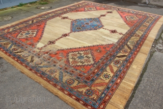 Woollen foundation, fine, 19th century Bakshiash carpet available 'as is', with wear, old repairs and some small holes. 345 x 450cm / 11'4" x 14'8"
Please enquire for more pictures and price to  ...