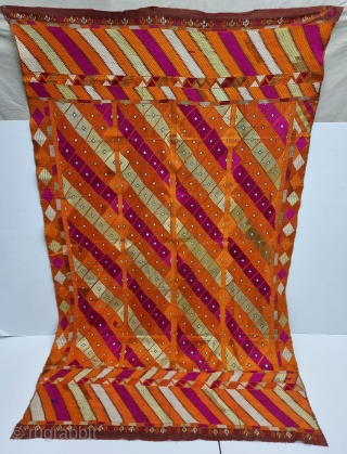 An Unique Bagh-Phulkari From East (Punjab) India. Floss Silk on Hand Spun Cotton khaddar Cloth. 

Late 19th Century. 

Its size is 138cmX215cm

(20230325_115225).           