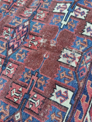 Antique kepseh Gul yomut 
Circa 1850 

Very small spots of moth damages. One corners need to be fixed

Horse hair inside the borders
2x3meters           
