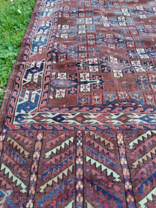 Antique kepseh Gul yomut 
Circa 1850 

Very small spots of moth damages. One corners need to be fixed

Horse hair inside the borders
2x3meters           