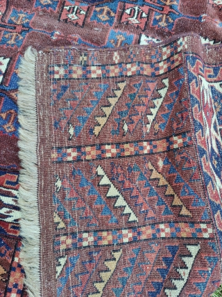 Antique kepseh Gul yomut 
Circa 1850 

Very small spots of moth damages. One corners need to be fixed

Horse hair inside the borders
2x3meters           