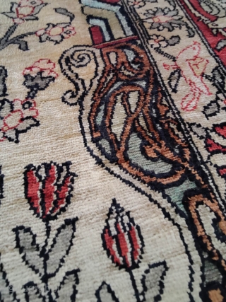 Antique great and magnetic hereke silk and metal thread.
160cmx105
Great state                       