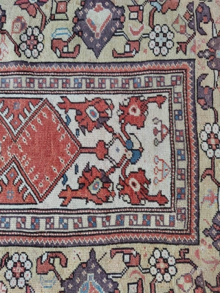 Small antique milas end of 19th

Perfect state

140x90                          