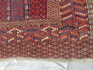 Antique Turkmen Teke tribe Hatchlon in very good condition. All natural dyes and shiny wool for this Four Seasons Turkmen carpet. Size cm.  138 x 121 cm = ft.4,52 by 3,69.
  ...