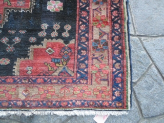 Antique Bachtyar in good condition. Full pile with old restors.
Original piece with a very interesting design. Natural dyes.
Maybe an Afshar but the Chahar Mahal-va-Bachtyari is the best
origin of this piece.
200 x 154  ...