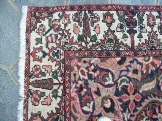 328 x 224 cm is the size of this original piece knotted in the region
of Chahar Mahal-va-Bachtiari central sud of Persia.
Exported from Iran before the 01.01.1988.
Veri, very good condition, washed and ready  ...