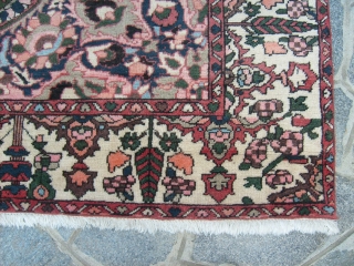 328 x 224 cm is the size of this original piece knotted in the region
of Chahar Mahal-va-Bachtiari central sud of Persia.
Exported from Iran before the 01.01.1988.
Veri, very good condition, washed and ready  ...