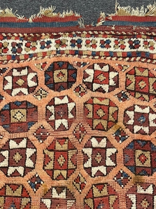 batı anadolu halı fırakment 
boyut,140x190
lokal tamir yapılmış                          