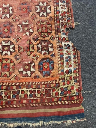 batı anadolu halı fırakment 
boyut,140x190
lokal tamir yapılmış                          
