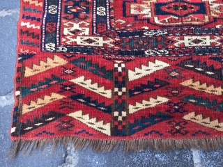 Turkmen chuval late 19th century with very nice colors yellow,green and blue.
excellent condition only very small old repair in the corner.
size 120x76 cm          
