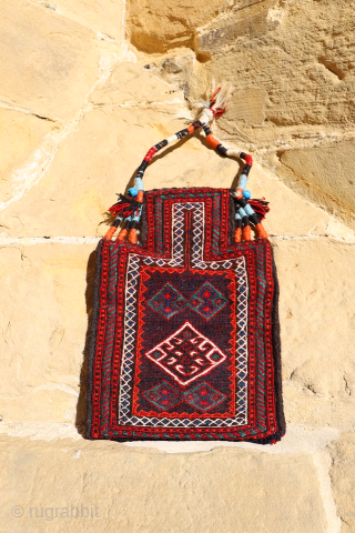 A Bakhtiari salt bag woven with the soumak technique. Some blue ceramic beads have been added as protection against evil eye. Natural dyes.

You can buy this salt bag directly from our web:  ...