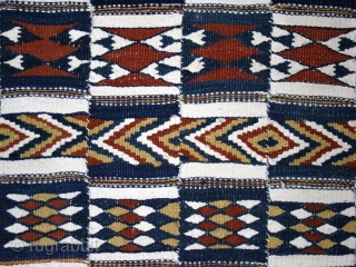 Ceremonial blanket's "Arkilla jeengo " fragment cod. 0346. Wool cotton and natural dyes. Fulani people. Mali. Second quarter 20th. century. Very good condition. Cm. 91 x 95 (3' x 3'2"). Ex Galerie  ...