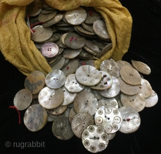 Antique mother of pearl buttons from gilgit , Pakistan.
Each piece is in excellent condition 
                  