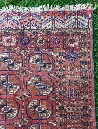 Turkmen Tekke Rug size: 107 x 110 cm                         