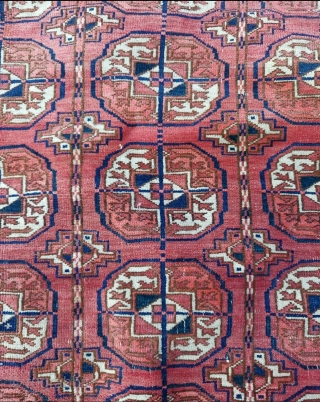 Turkmen Tekke Rug size: 107 x 110 cm                         