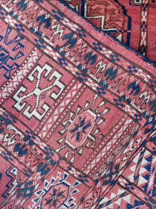 Turkmen Tekke Rug size: 107 x 110 cm                         