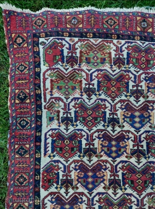20th Century Persian Avshar Rug size: 141 x 195 cm                       
