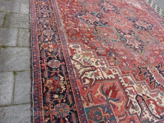 Heriz 378 x 299 cm., 12'5" x 9'9" , with some wear around the center. Heavy and tightly knotted piece, 52 kgs.           