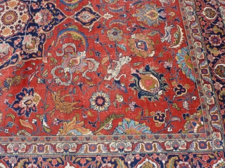 Antique Sultanabad, 379 x 285 cm., 12' 5" x 9' 4".                      