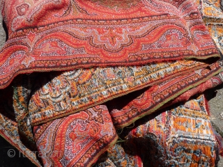 Paisley shawl, Kashmir wool 19th c., probably French, 308 x 152 cm., 10' 1"x 4' 11". Excellent condition, not thin and without any holes or punctures. Some very minor wear at two  ...