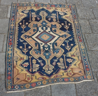 Antique Senneh/Bidjar Kilim 144 x 114 cm., 4' 8" x 3' 8".                     