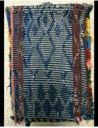 Antique Qashqai chanteh(shesheh dermeh technique), size: 34*23cm                          