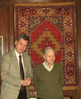 2006 Meeting Edmund de Unger one of the giants of our times. The rug behing comes from the teleki Palace in Transylvania 2006 Meeting Edmund de Unger one of the giants of our times. The rug behing come