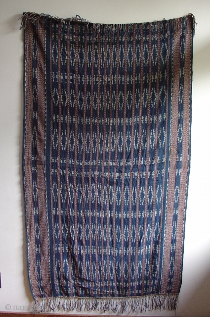 Savu Ikat Selimut (Indonesia: Lesser Sunda Islands) Handsome rendering of diamond pattern in medium rough handspun cotton with natural dyes. Roughly 40"x70" plus fringes. Mid 20th century or older. One small dime  ...