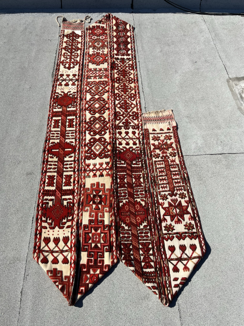 Complete Kazakh or Kirghiz Yurt/Tent Band (Baskur)

12" (30,5 cm) wide x approx. 38'-0" long (1158 cm)
White cotton warp and weft with wool pile in five colors (bright red, light brown, dark brown,  ...