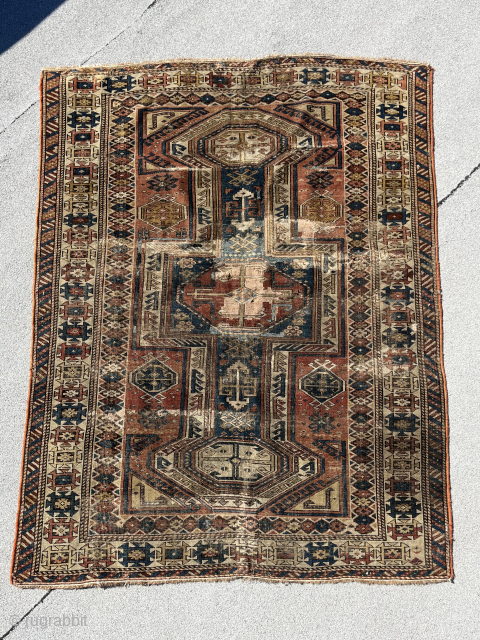 Quba/Ordutch-Konagkend, end 19th Century 

39" x 51" (99cm x 130cm)

A beauty, which shines through despite the wear and scattered bad repairs. Lovely floppy handle, even low wool pile on wool warp and  ...