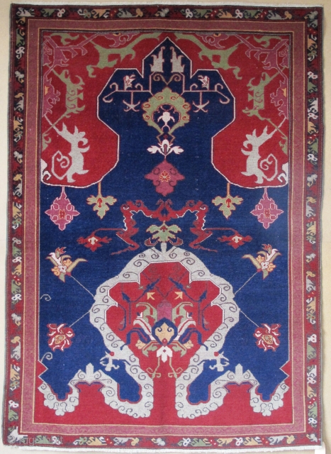 Tuduc rug with iconic design                            