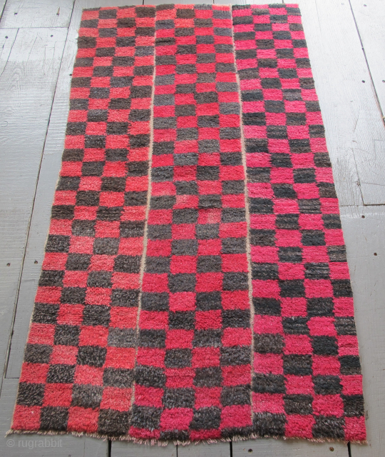Tibetan Checkerboard rug, early 20th century, woven in three panels. Very good condition. The dimensions are 1.40m x 0.75m.
www.aaronnejad.com              