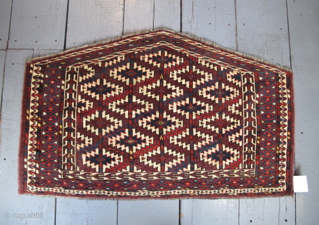 Yomut Asmalyk, last quarter of 19th century. Superb wool, great natural dyes and excellent condition. Asymmetric knot open to the right. The dimensions are 70cm x 115cm. More images available.
www.aaronnejad.com   