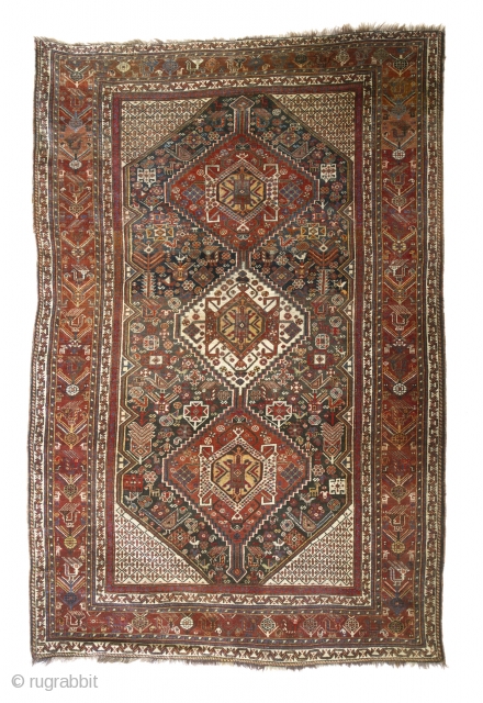 Antique Khamseh or Qashqai rug, early 20Th century. 258 x 167cm (101,5” x 66”).

A piece with excellent quality of velvety wool, with varied and saturated dyes dominated by an opulent hue of  ...
