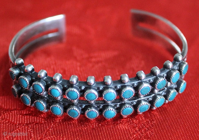 Zuni bracelet with turqoise stones                            