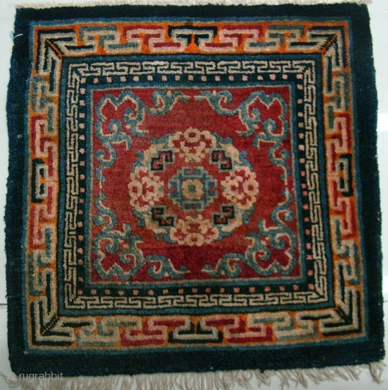 No: M870, Chine Antique Rug, Size: 0.64 x 0.66 m/ 2’1” x 2’2”                    