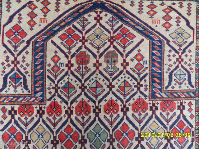 Antique Marashali Rug
Size: 140 x 110 cm.
Mail: makifhali@yahoo.com