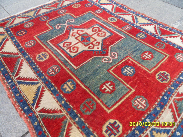 Antique Caucasian Fahrola Rug
Size: 145 x 117 cm.
Mail: makifhali@yahoo.com