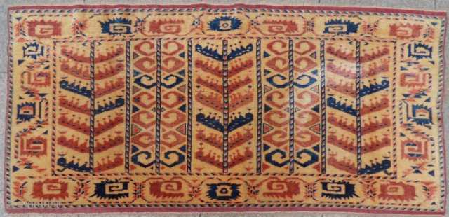 Turkmen Asmalyk 30-40 years old
Size: 145 x 70 cm.
Mail: makifhali@yahoo.com                       