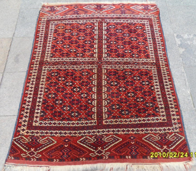 Antique Turkmen Ensi Rug Size: 160 x 130 cm. Mail: makifhali@yahoo.com
                      